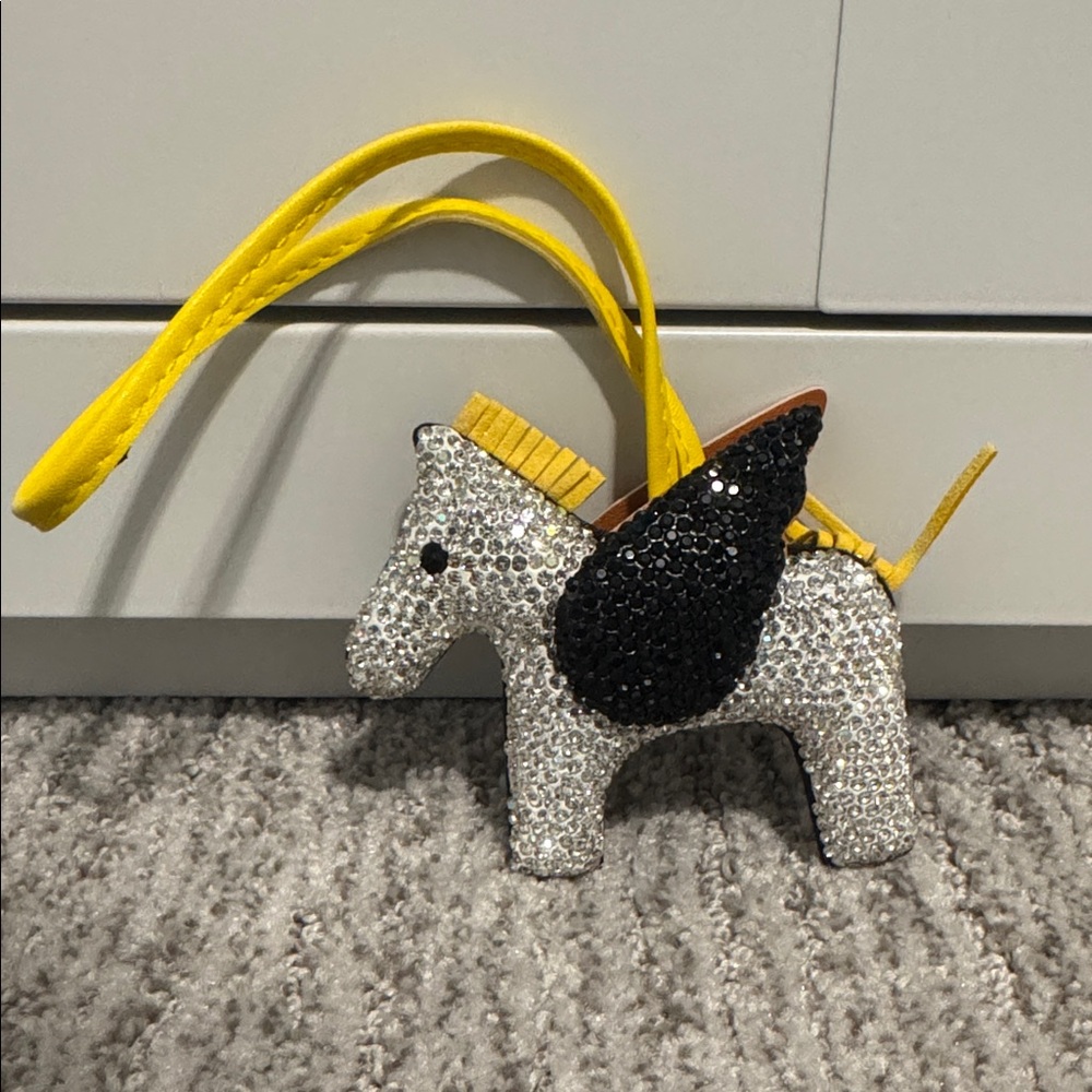 Sparkling Pegasus Keychain with Yellow Strap- New - Picture 4 of 6